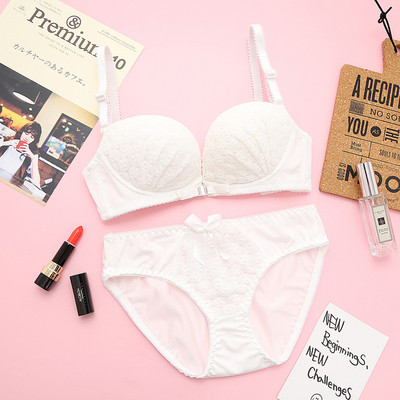 Kétrészes fehérnemű szett csipkével több színben