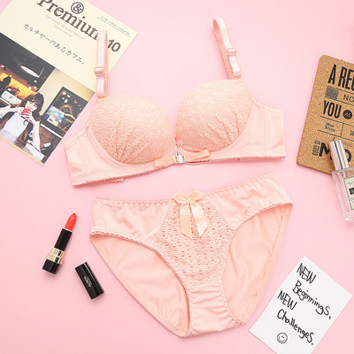 Kétrészes fehérnemű szett csipkével több színben