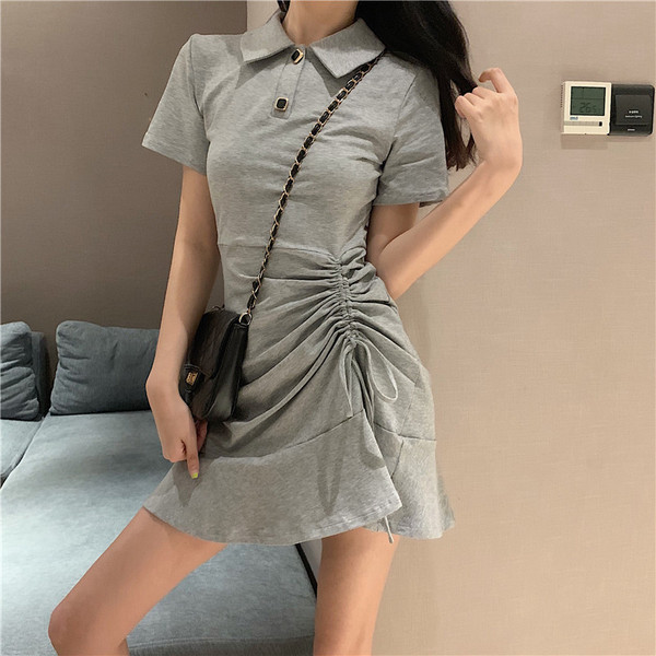 Női alkalmi ruha rövid ujjú szürke és fekete színben