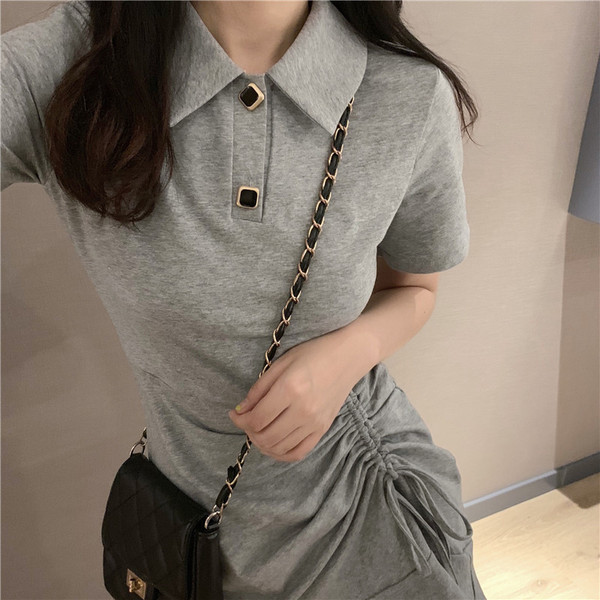 Női alkalmi ruha rövid ujjú szürke és fekete színben