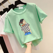 Több színben rátéttel ellátott női póló