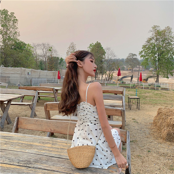 Nyári női ruha fehér színben, rátéttel