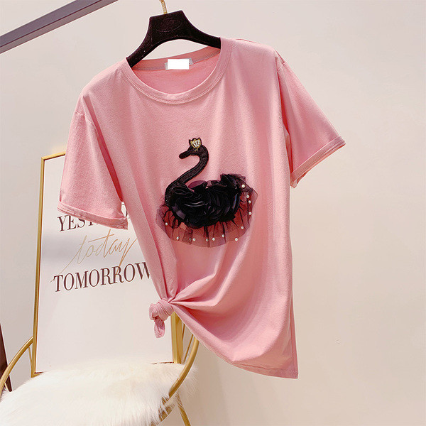 Modern női póló 3D elemekkel, gyöngyökkel