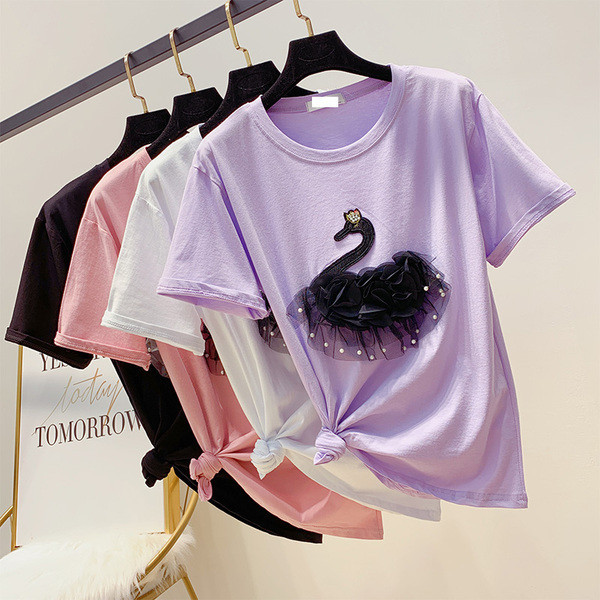 Modern női póló 3D elemekkel, gyöngyökkel