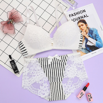 Intim, kétrészes fehérnemű fekete-fehér csipkével