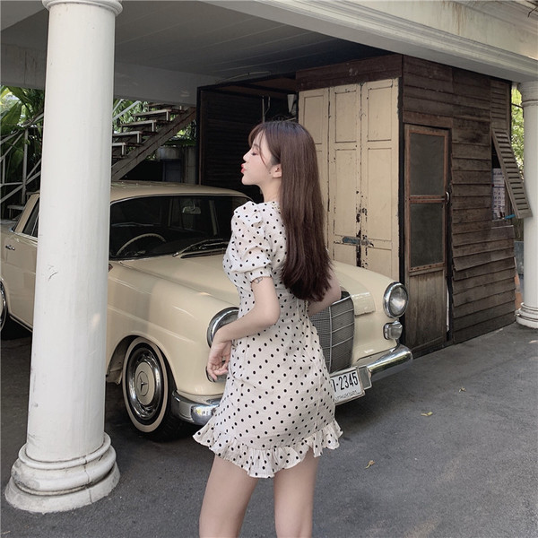 Két színben pöttyös, rövid ujjú női ruha