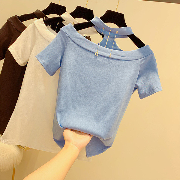 Rövid ujjú női blúz láncelemmel, három színben