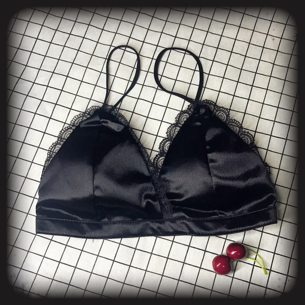 Szatén női melltartó fekete-fehér csipkével