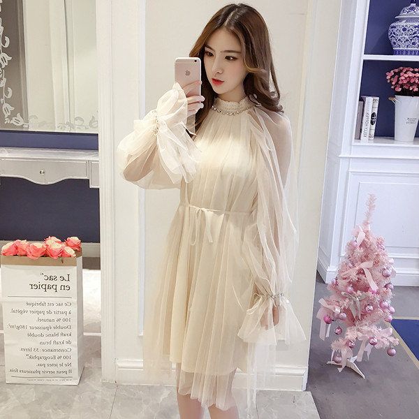 Stílusos női ruha csipkével, fekete, bézs és rózsaszín színben