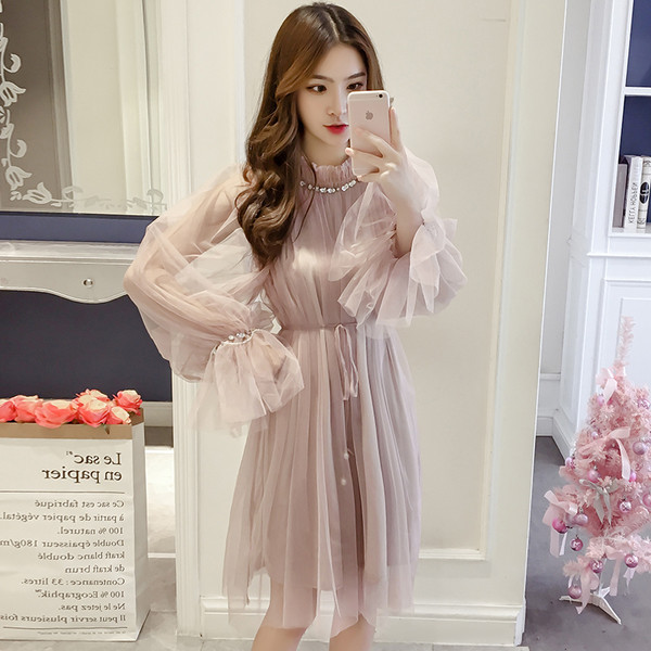 Stílusos női ruha csipkével, fekete, bézs és rózsaszín színben