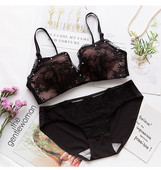 Lenjerie intimă în două părți în negru, alb și roz