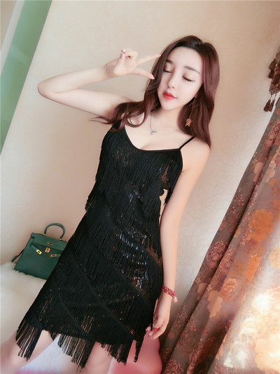 Aktuális női ruha rojtokkal fekete és ezüst színben