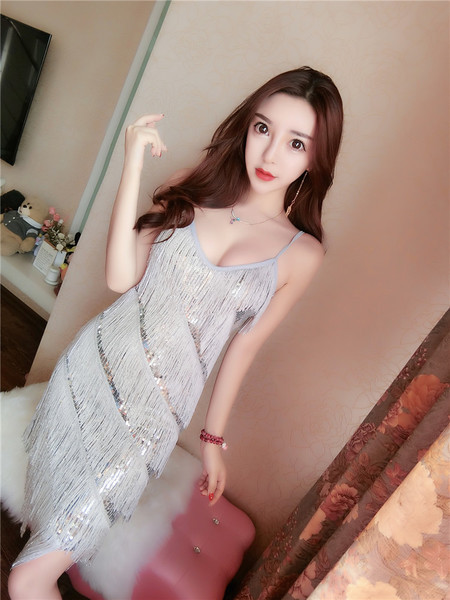 Aktuális női ruha rojtokkal fekete és ezüst színben