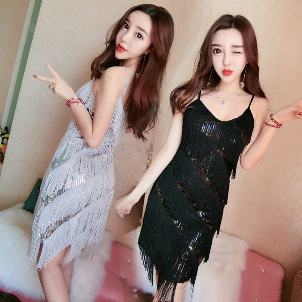 Aktuális női ruha rojtokkal fekete és ezüst színben