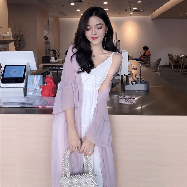 Дамска семпла рокля в бял цвят разкроен модел 