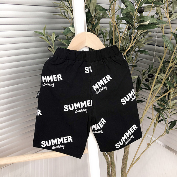 Gyermek rövidnadrág fiúknak fekete színben, feliratokkal