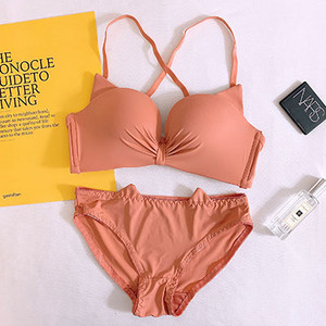 Intim kétrészes fehérnemű 3D elemekkel több színben