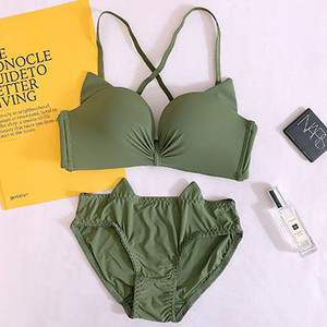 Intim kétrészes fehérnemű 3D elemekkel több színben