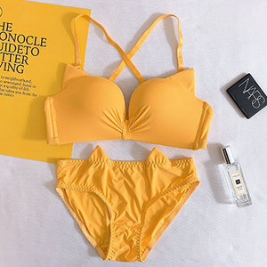 Intim kétrészes fehérnemű 3D elemekkel több színben