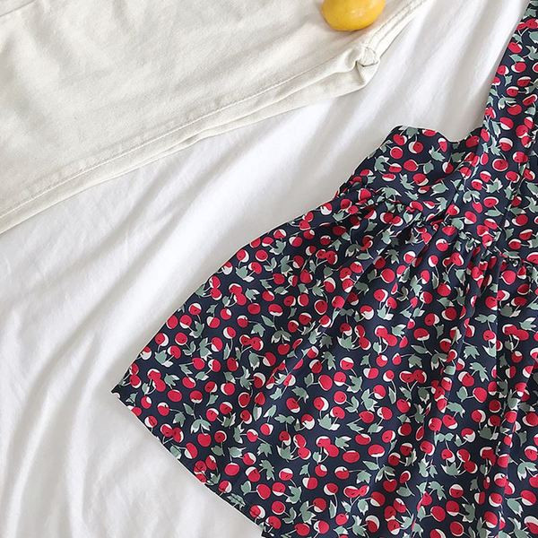 Modern női felső, három színű mintával