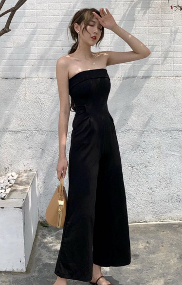 Стилен дамски гащеризон без ръкави в черен цвят 