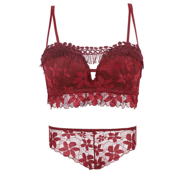 Intim fehérnemű csipkével, négy színben