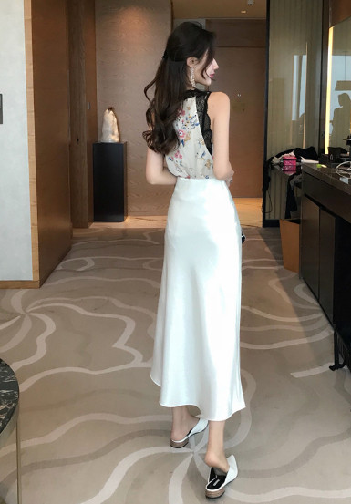 Дамска стилна пола с висока талия в бял цвят 