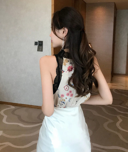 Дамска стилна пола с висока талия в бял цвят 