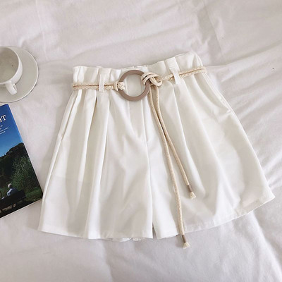 Stílusos női rövidnadrág magas derékkal és övvel, három színben