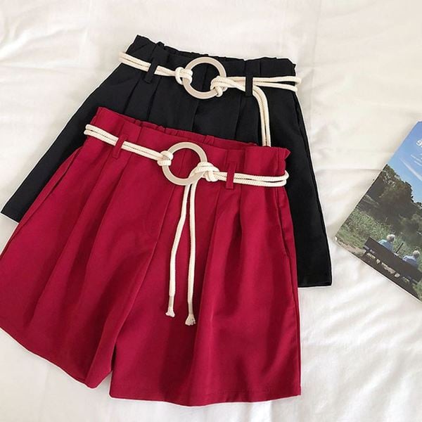 Stílusos női rövidnadrág magas derékkal és övvel, három színben