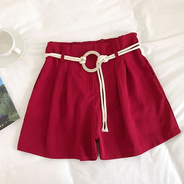Stílusos női rövidnadrág magas derékkal és övvel, három színben