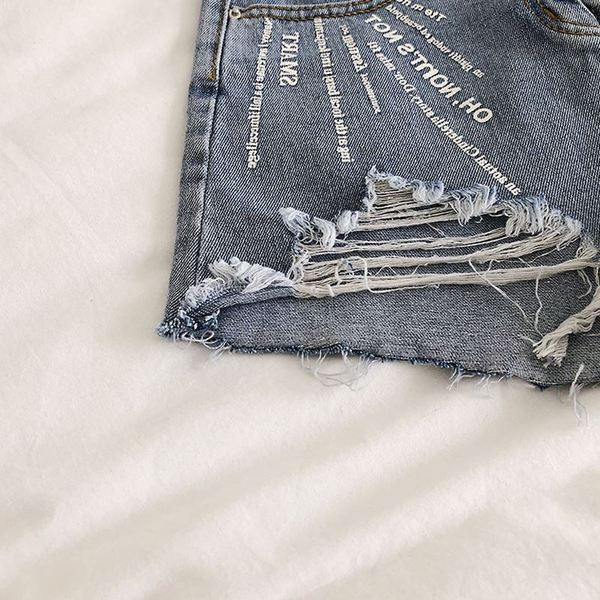 Blugi scurti de damă casual cu o inscripție