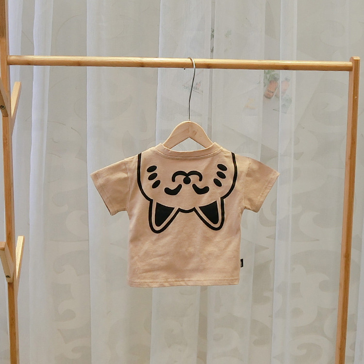 Modern gyerek póló fiúknak rövid ujjal és rátéttel