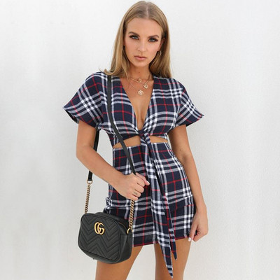 Rochie de dama moderna in carouri cu decolteu in V