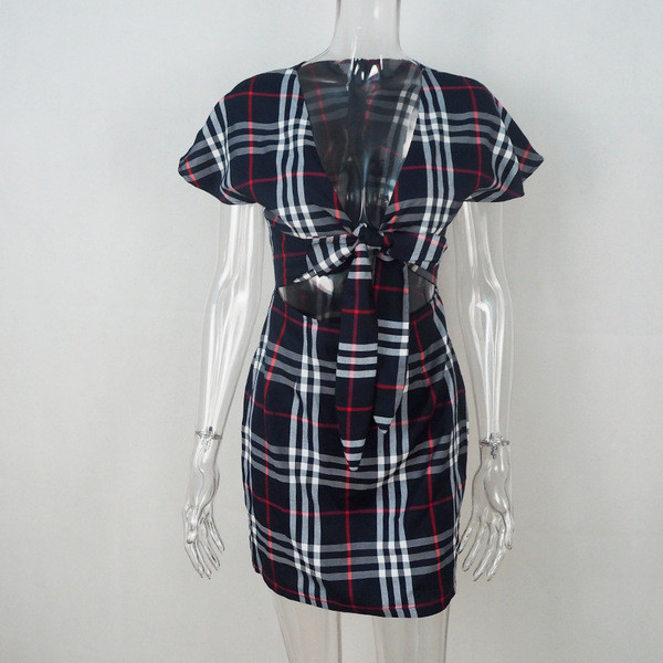 Rochie de dama moderna in carouri cu decolteu in V