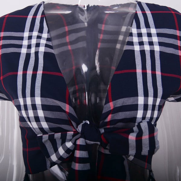 Rochie de dama moderna in carouri cu decolteu in V