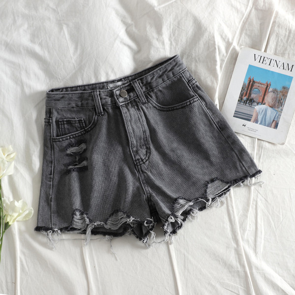 Női rövidnadrág szakadt elemekkel szürke színben