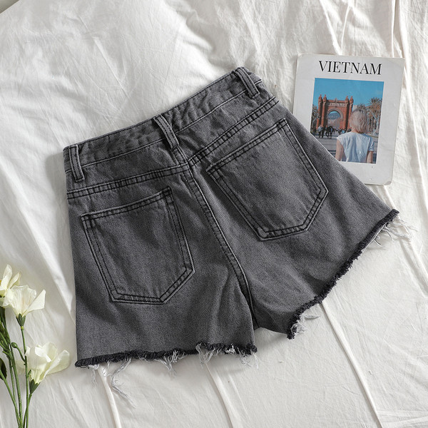 Női rövidnadrág szakadt elemekkel szürke színben