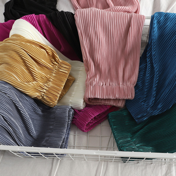 Model nou de pantaloni dama plisati cu elastic