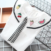 Modern, kétrészes szoknyából és felsőből álló gyerekszett lányoknak