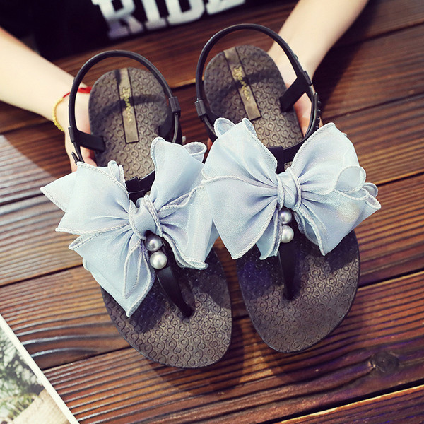 Modern női szandál szalaggal és gyöngyökkel több színben