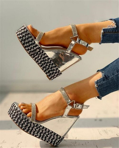 Стилни дамски сандали с платформа в два цвята с камъни