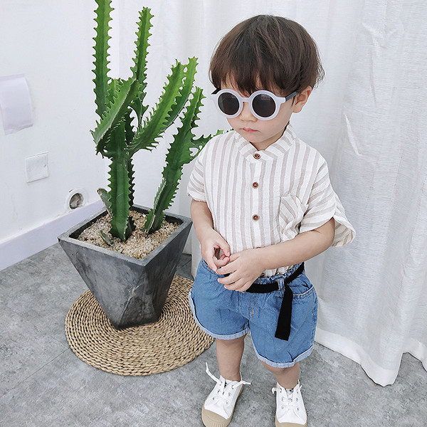 Stílusos gyereking fiúknak zsebbel és gombokkal