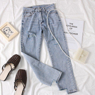 Aktuális női farmer szakadt motívumokkal, kék színben