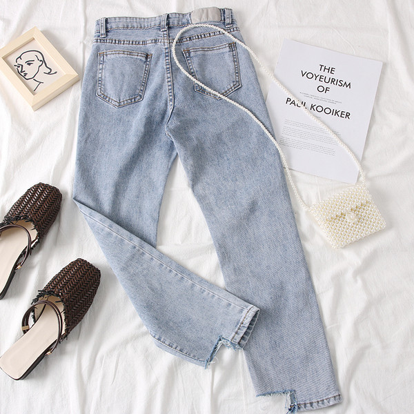 Aktuális női farmer szakadt motívumokkal, kék színben