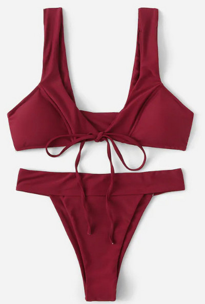 Kétrészes fürdőruha és elemes nyakkendők