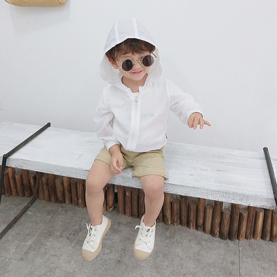 Modern gyerekkabát fiúknak kapucnival, négy színben