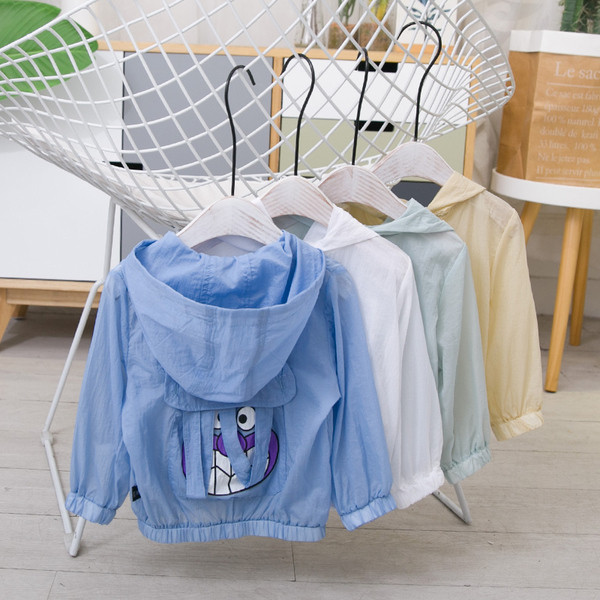 Modern gyerekkabát fiúknak kapucnival, négy színben