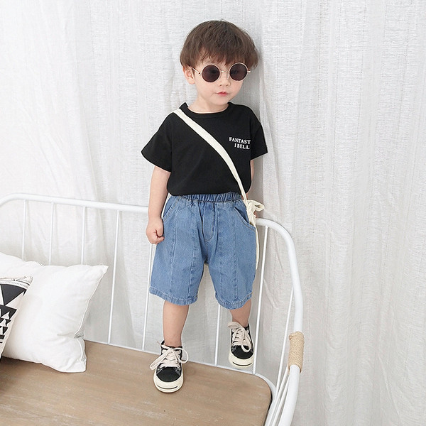 Pantaloni scurți moderni pentru copii în albastru cu buzunare