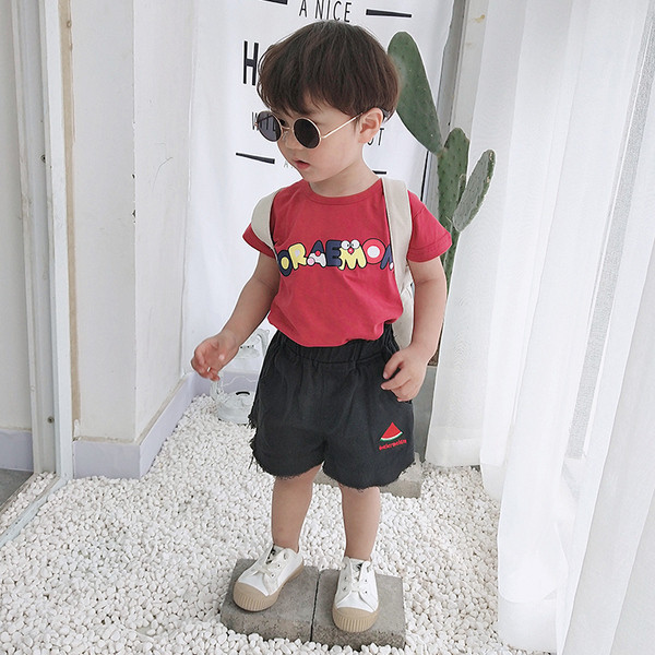 Stílusos gyerek póló fiúknak fehér és piros színben